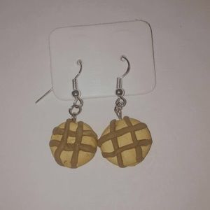 Eggo/waffle earrings!🧇🍂